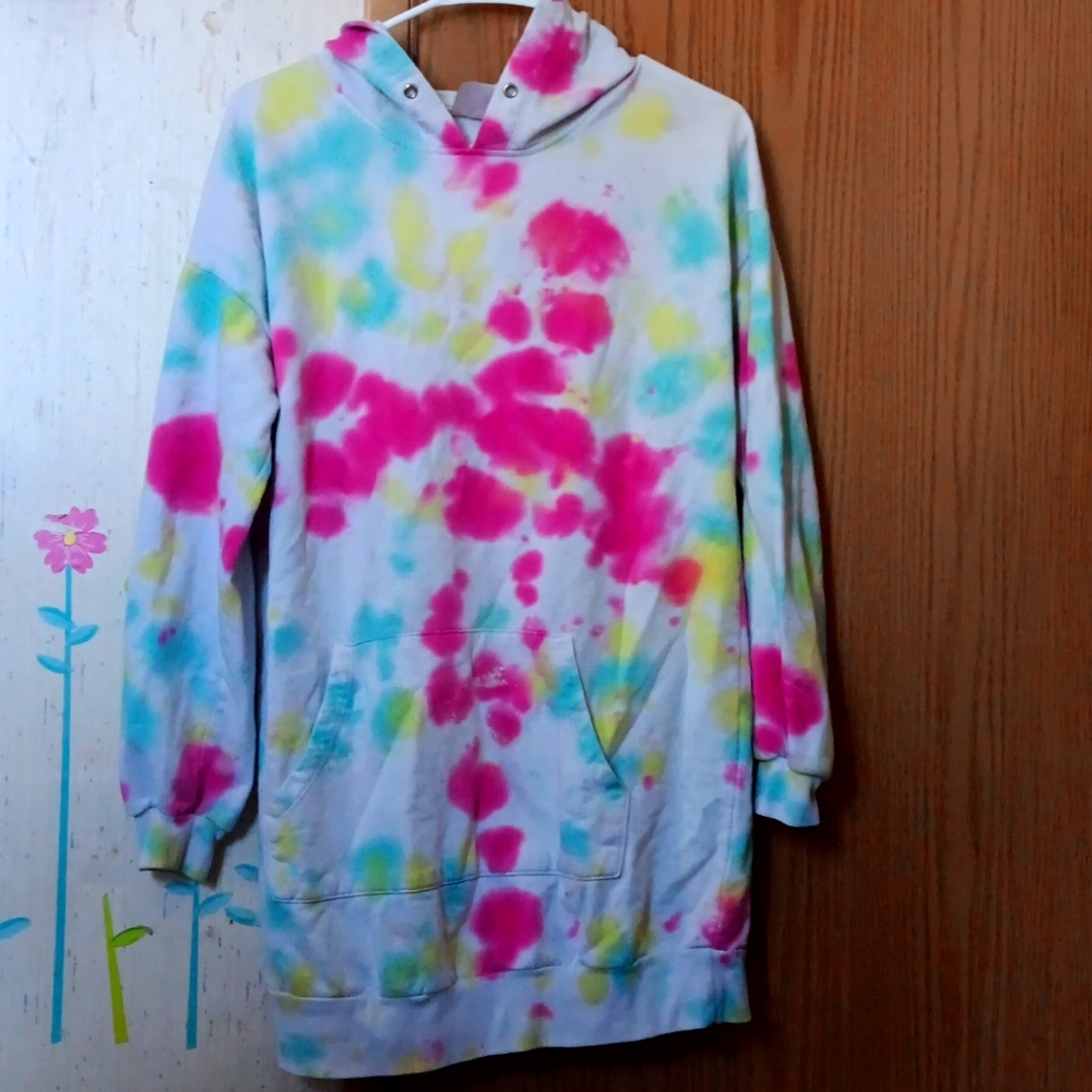 No Boundaries Medium Tiedye Hoodie